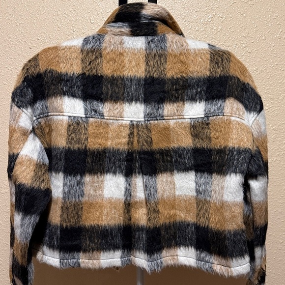 Fuzzy crop Plaid Jacket with Button Closure by Kate & Mallory women’s large - Picture 9 of 11